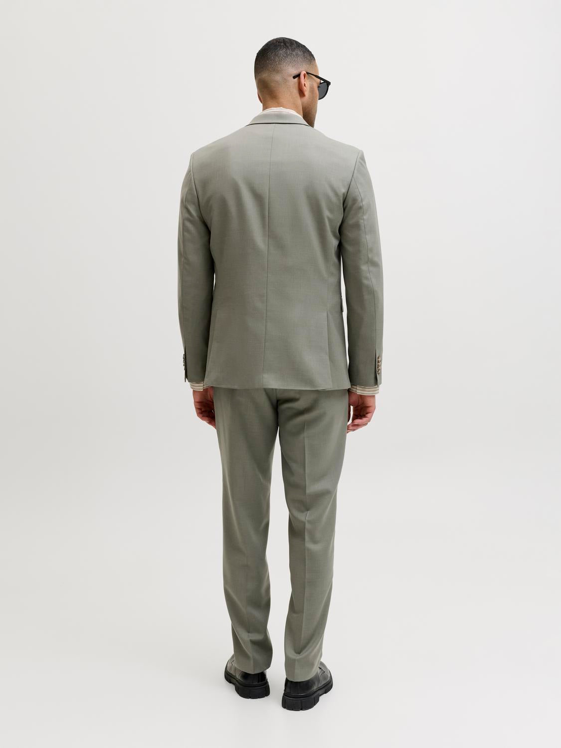 model_shot-back